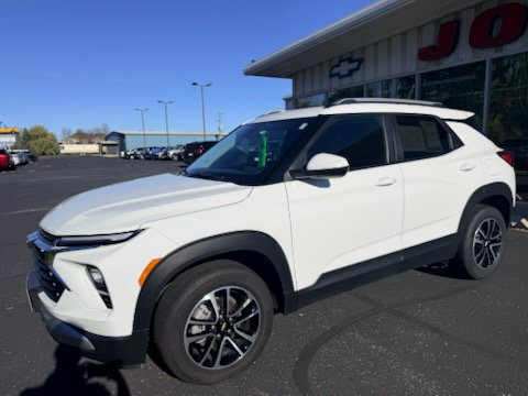 Used 2024 Chevrolet TrailBlazer LT w/ LT Cold Weather Package AWD/4WD image 1