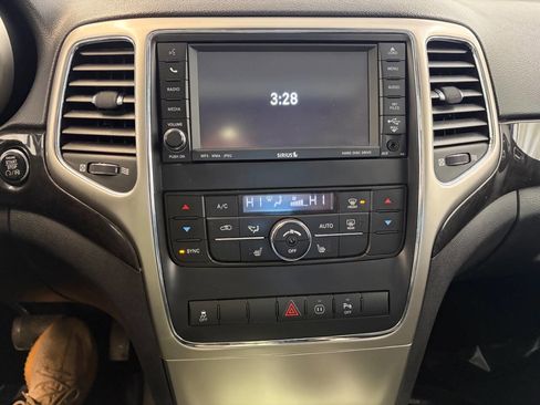 Used 2011 Jeep Grand Cherokee Laredo image 17