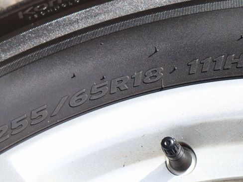 Used 2022 Ford Explorer XLT image 40