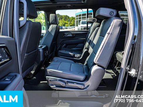 Used 2025 Chevrolet Suburban RST w/ Comfort Package AWD/4WD image 17