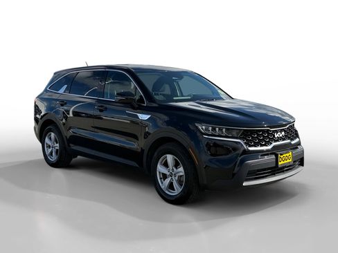 Used 2023 Kia Sorento LX image 7