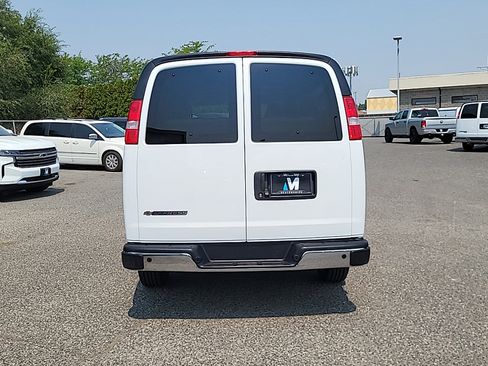 Used 2025 Chevrolet Express 3500 LT w/ LT Preferred Equipment Group RWD image 6
