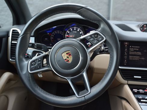 Certified 2021 Porsche Cayenne AWD/4WD image 16