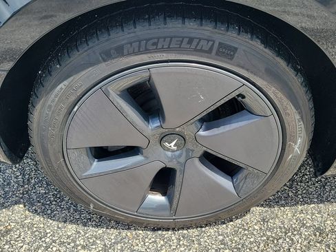 Used 2023 Tesla Model 3 Standard Range RWD image 5