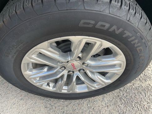 Used 2023 GMC Yukon XL SLT image 17