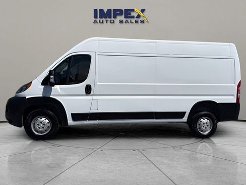 Used 2022 RAM ProMaster 2500 FWD image 2
