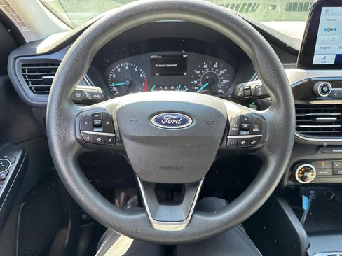 Used 2022 Ford Escape SE image 17
