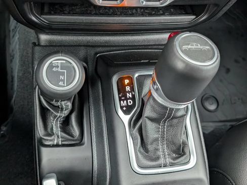 Used 2021 Jeep Gladiator Overland w/ Popular Equipment Package AWD/4WD image 26