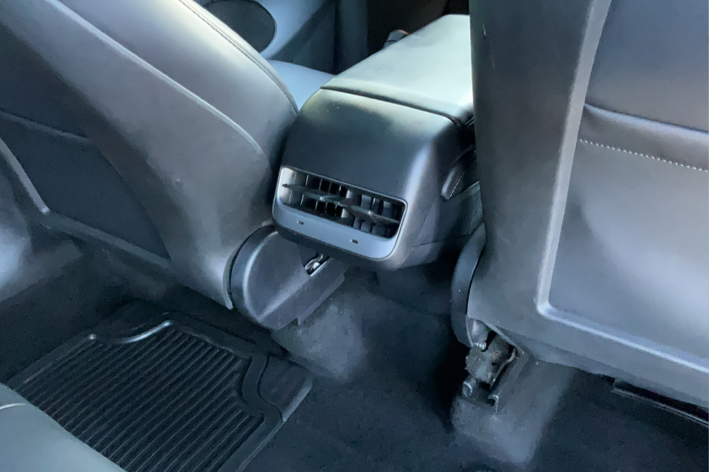 Used 2024 Tesla Model Y 2WD image 19
