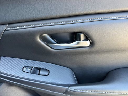 Used 2024 Nissan Sentra SV FWD image 17