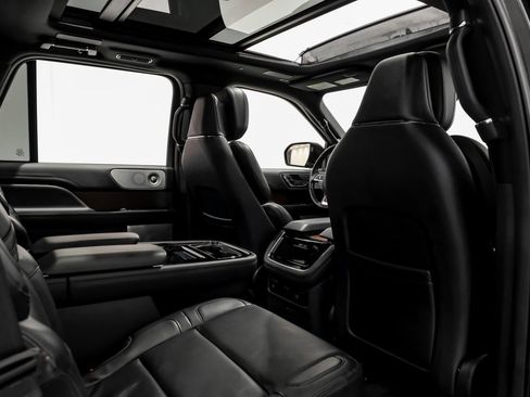 Used 2023 Lincoln Navigator Reserve image 36