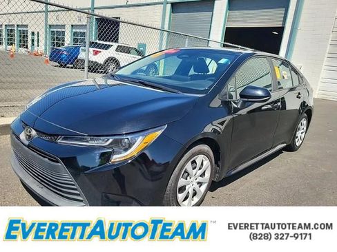 Used 2023 Toyota Corolla LE image 1