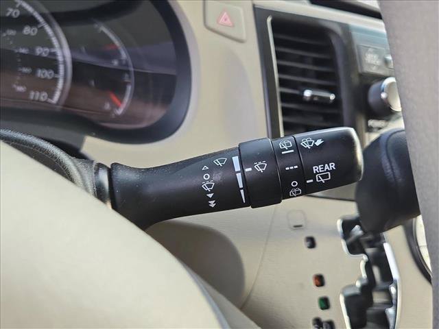 Used 2011 Toyota Sienna LE w/ Towing Pkg FWD image 16