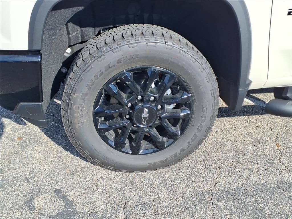 New 2026 Chevrolet Silverado 2500 Custom w/ Custom Value Package AWD/4WD image 12