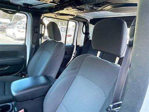 Used 2022 Jeep Gladiator Sport image 21