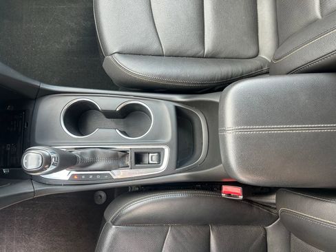 Used 2020 Chevrolet Equinox Premier image 23