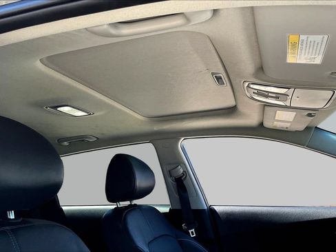 Used 2019 Kia Niro EX Premium FWD image 28