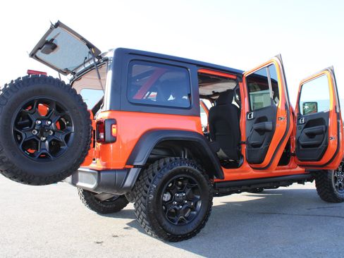 Used 2023 Jeep Wrangler Unlimited w/ Cold Weather Group AWD/4WD image 18