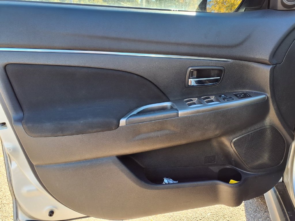Used 2018 Mitsubishi Outlander Sport ES FWD image 10