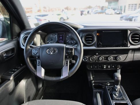 Used 2019 Toyota Tacoma TRD Sport image 15