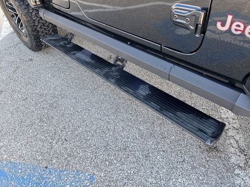 Used 2024 Jeep Wrangler Unlimited Rubicon image 42