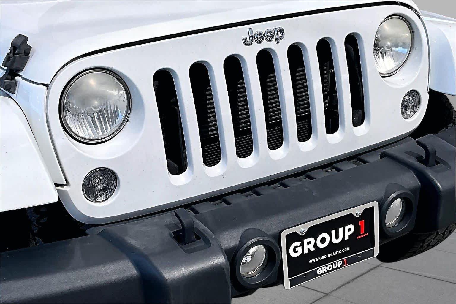 Used 2014 Jeep Wrangler Unlimited Rubicon w/ Connectivity Group AWD/4WD image 28