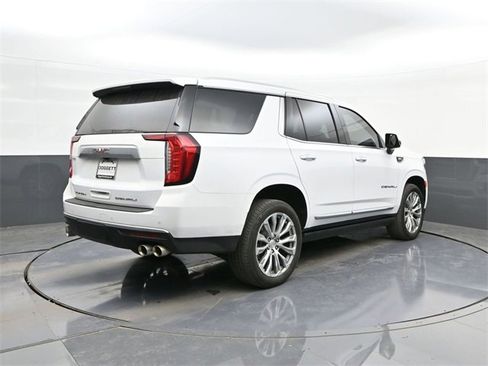 Used 2024 GMC Yukon XL AT4 w/ Technology Package image 11