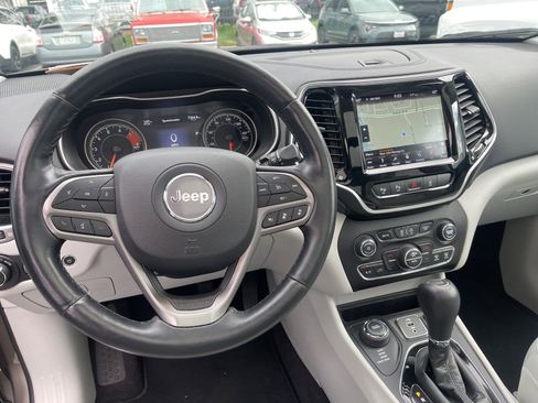 Used 2019 Jeep Cherokee Limited w/ Luxury Group AWD/4WD image 7