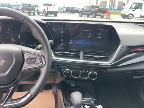 Used 2025 Chevrolet Trax RS w/ Sunroof Package image 15