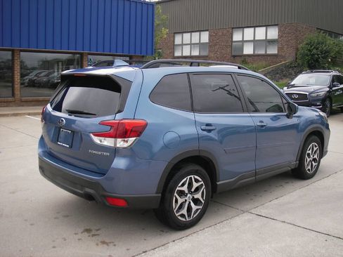 Used 2019 Subaru Forester Premium w/ All-Weather Package AWD/4WD image 5