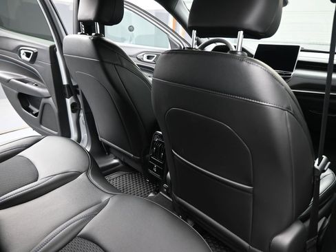 New 2026 Jeep Compass Latitude AWD/4WD image 24