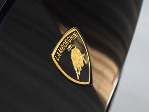 Used 2023 Lamborghini Urus S image 3