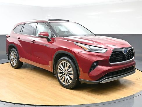 Used 2021 Toyota Highlander Platinum AWD/4WD image 2