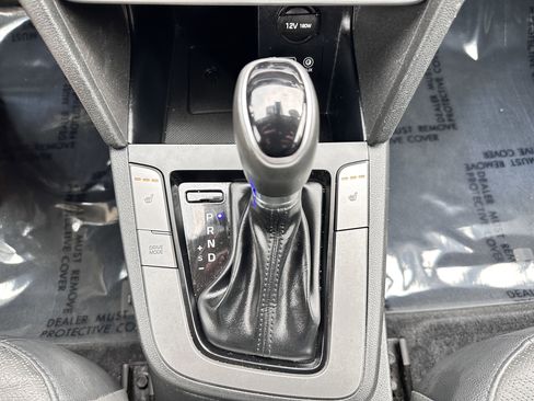 Used 2019 Hyundai Elantra Limited w/ Cargo Package FWD image 4