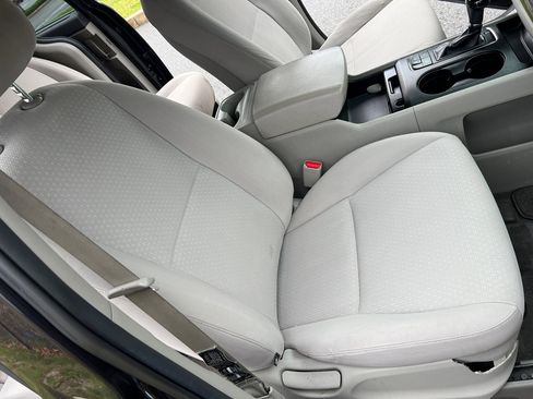 Used 2016 Kia Sedona LX w/ LX Convenience Package image 17