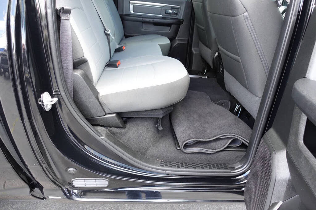 Used 2022 RAM 1500 Classic SLT w/ Electronics Convenience Group AWD/4WD image 30