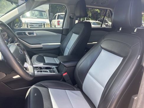 Used 2023 Ford Explorer XLT w/ Equipment Group 202A RWD image 6