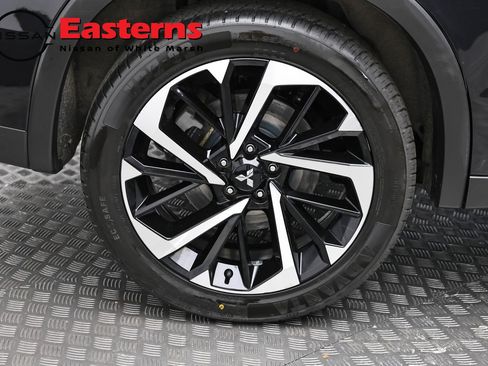 Used 2024 Mitsubishi Outlander AWD image 30