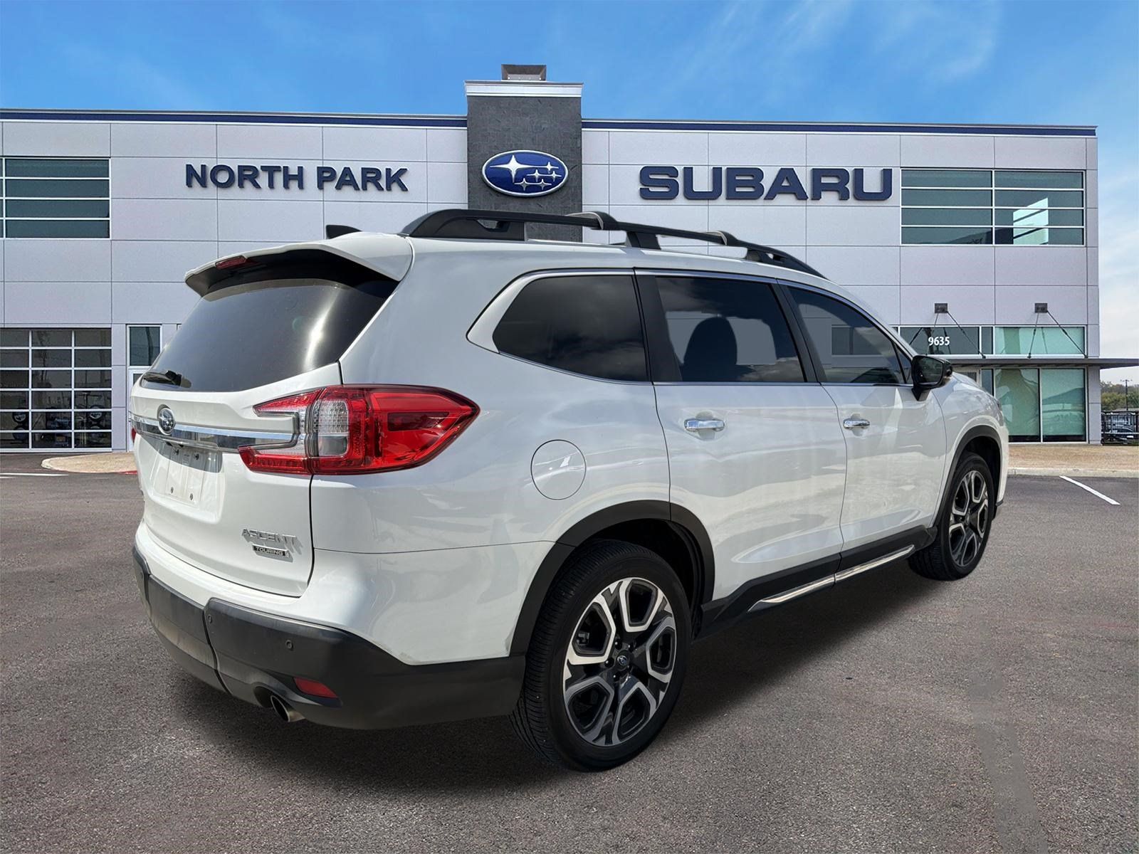 Used 2024 Subaru Ascent Touring AWD/4WD image 3