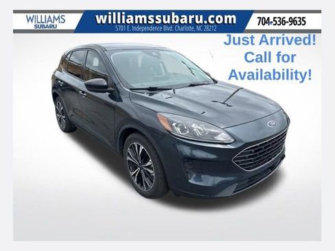 Used 2022 Ford Escape SE w/ SE Sport Appearance Package FWD image 1