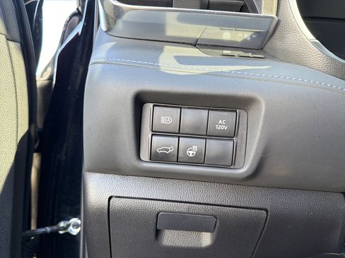 Used 2023 Toyota Highlander Limited image 18