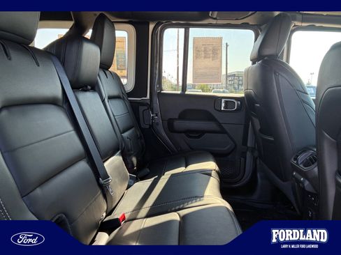 Used 2020 Jeep Wrangler Unlimited Sahara AWD/4WD image 18