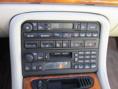 Used 1998 Jaguar XK8 Convertible image 8