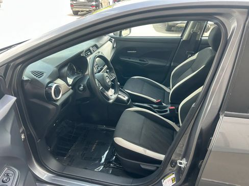 Used 2021 Nissan Versa SV FWD image 3