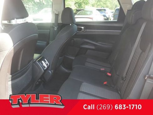 Used 2022 Kia Sorento LX AWD/4WD image 35
