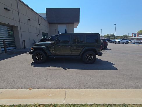 Used 2023 Jeep Wrangler Unlimited Sahara w/ Cold Weather Group AWD/4WD image 14