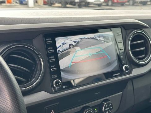 Used 2020 Toyota Tacoma TRD Off-Road w/ Technology Package AWD/4WD image 9