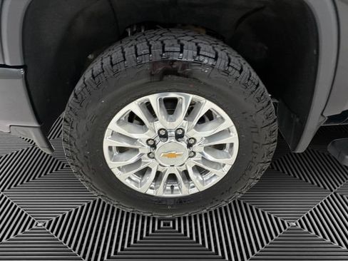 Used 2023 Chevrolet Silverado 2500 High Country w/ Z71 Off-Road Package AWD/4WD image 9