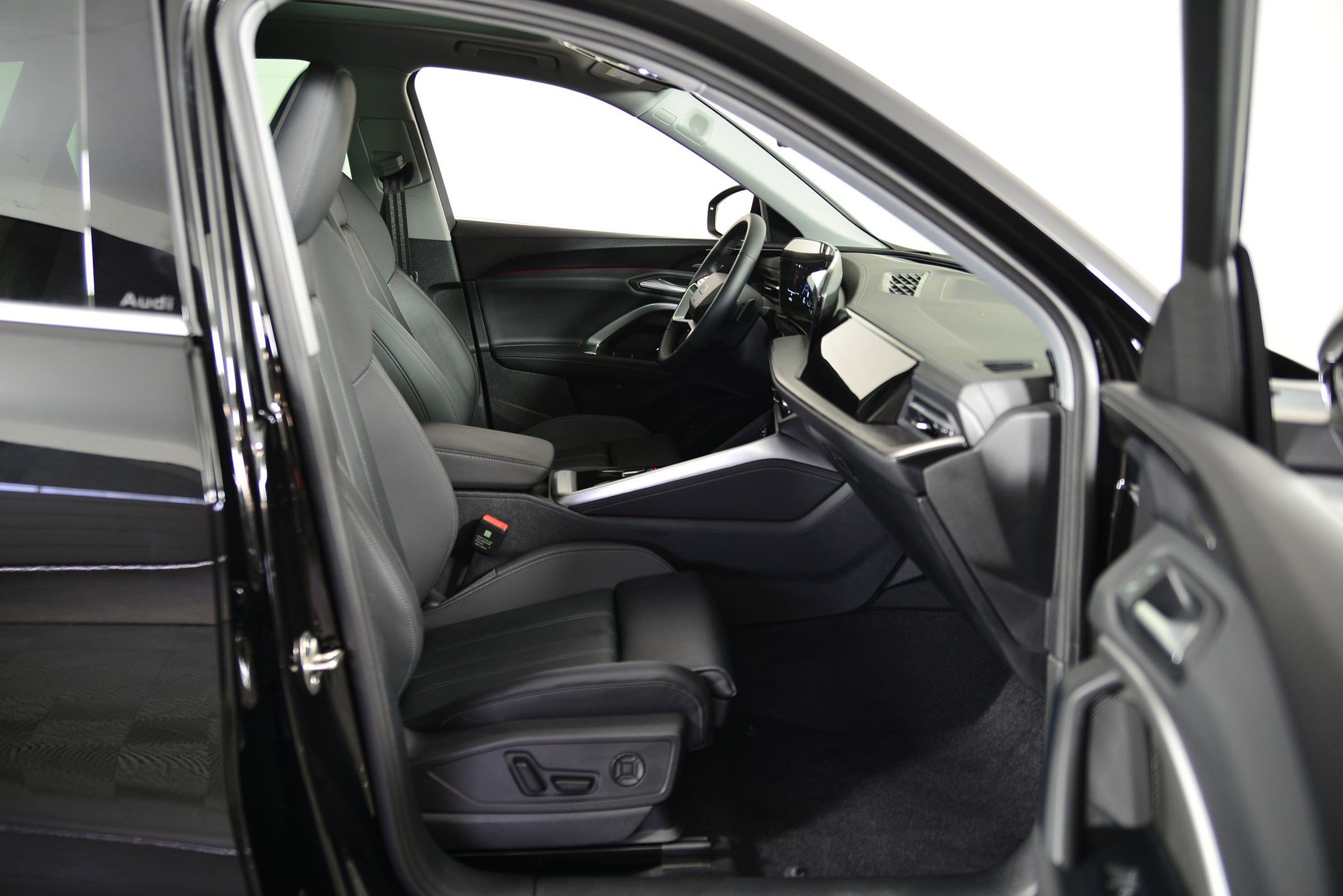 New 2025 Audi Q5 Premium Plus w/ Premium Plus AWD/4WD image 18