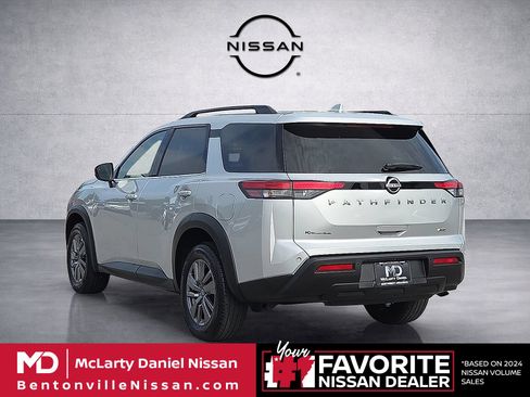 Used 2025 Nissan Pathfinder SV AWD/4WD image 4